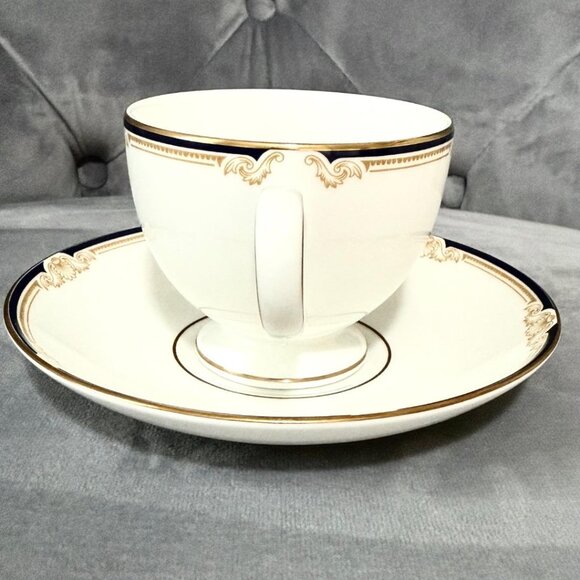 WEDGWOOD CAVENDISH pattern R4680 Cup and Saucer set Made in England Vintage - Picture 2 of 8